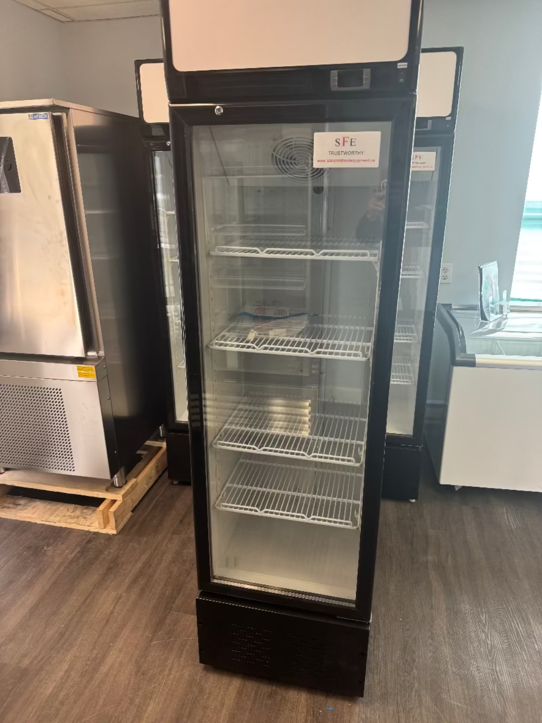 Space-saving 21” upright glass door beverage cooler for bars and restaurants