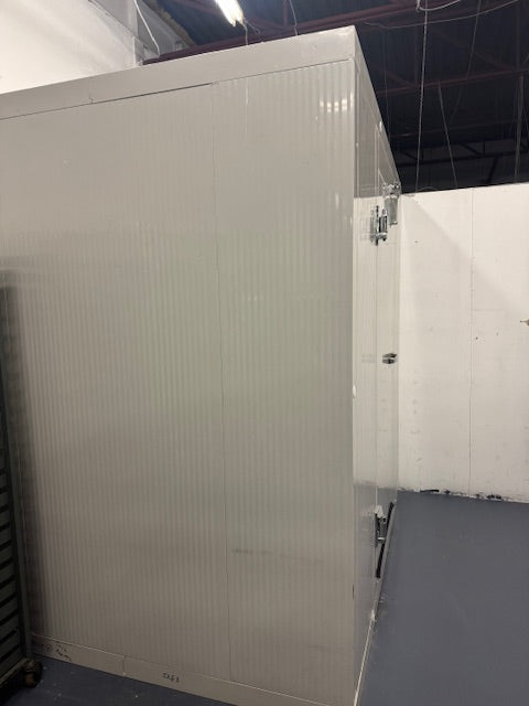 Prefabricated 6x6x8 cold room solution for Ontario food businesses