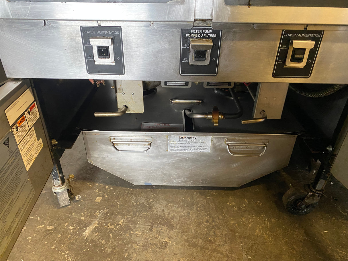 Henny Penny OFG-322 Natural Gas Double Deep Fryer