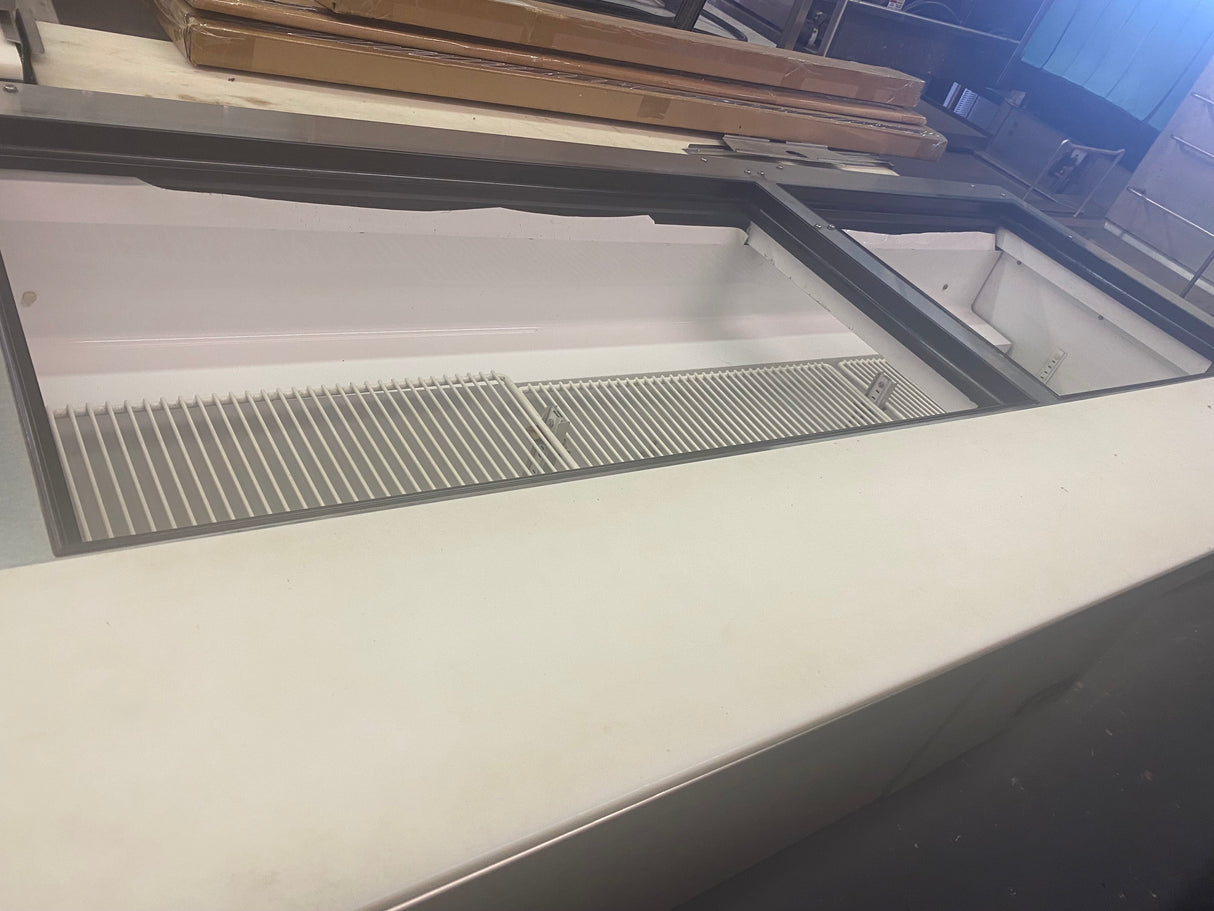 True 72” 3 Drawer Salad Prep Table