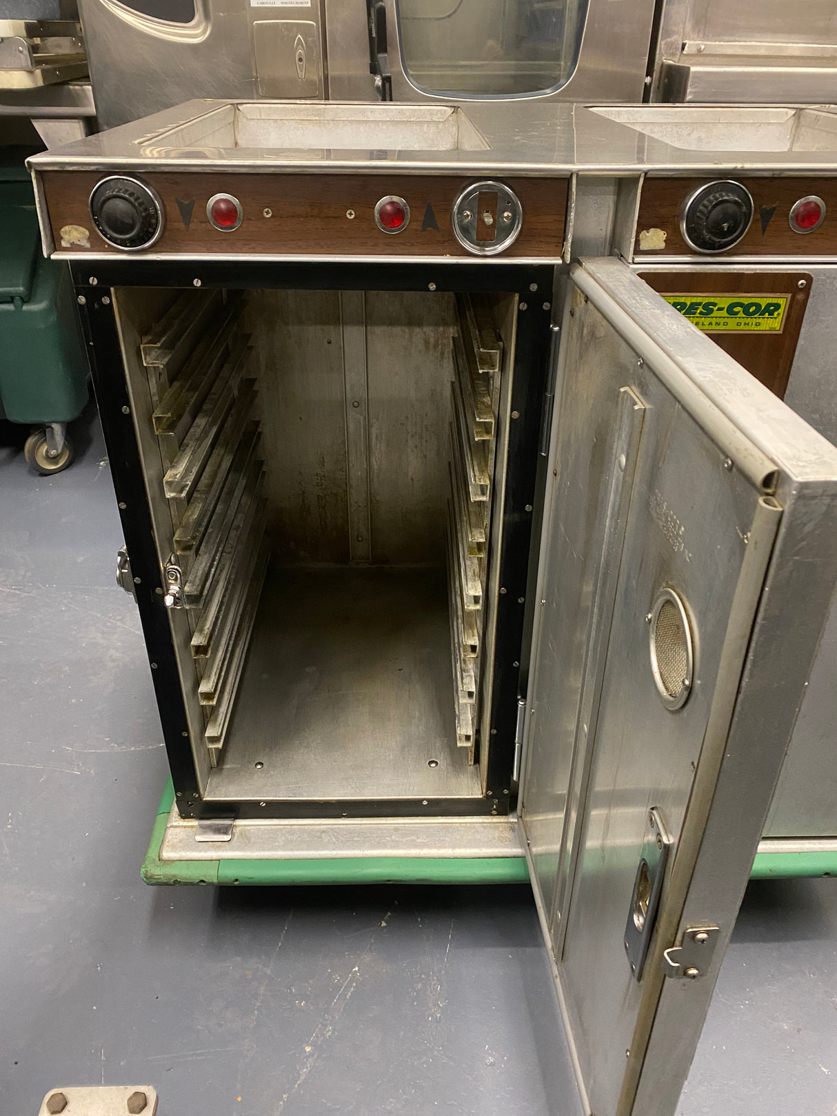 Cres-Cor 2 Tray Warming Table and Holding Cabinet