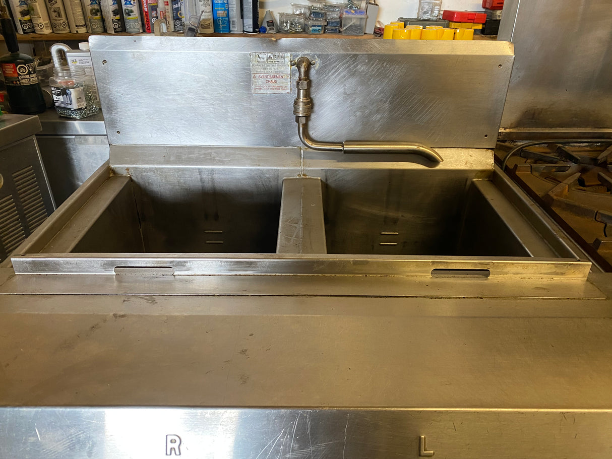 Henny Penny OFG-322 Natural Gas Double Deep Fryer