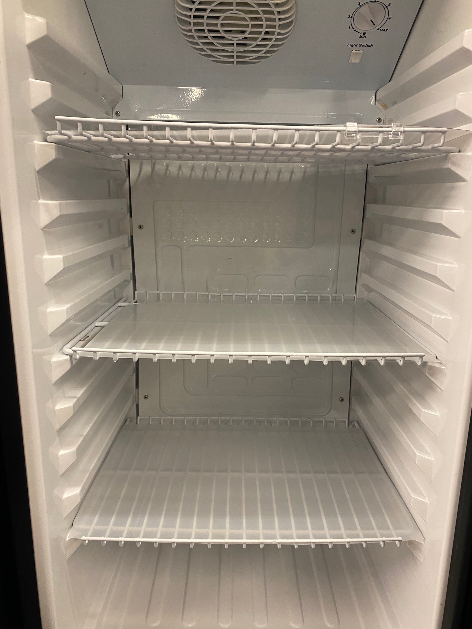 High-visibility glass door beverage fridge for retail impulse buys