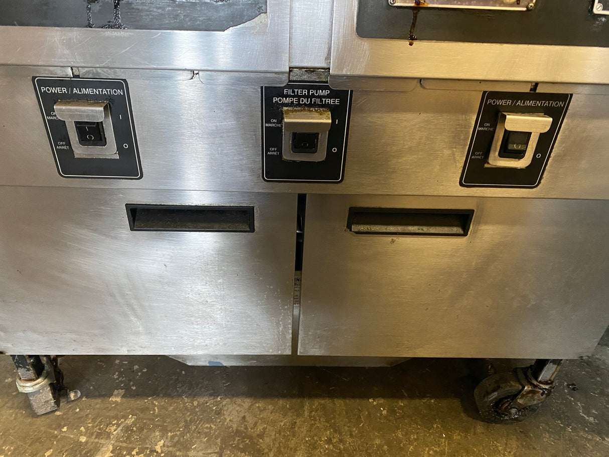 Henny Penny OFG-322 Natural Gas Double Deep Fryer