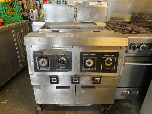 Brand new Henny Penny OFG-322 2-well gas open fryer system