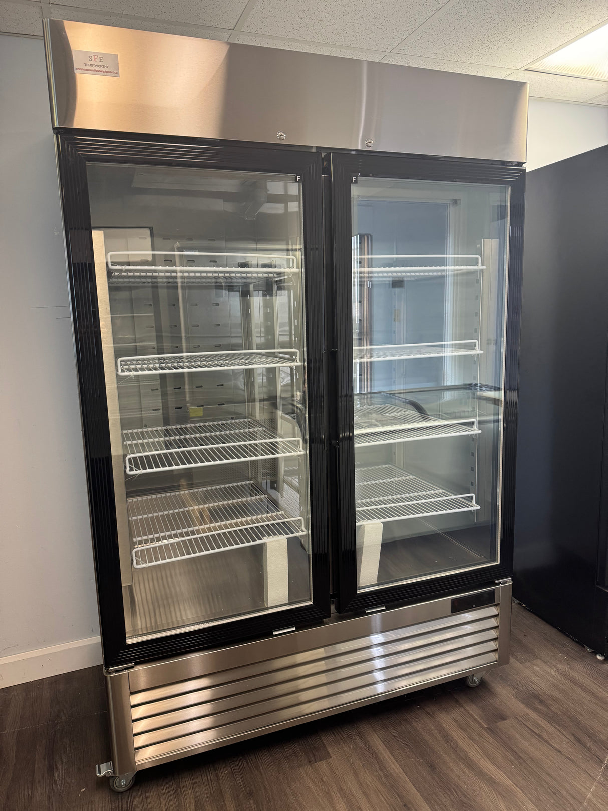 SFE two glass door display freezer