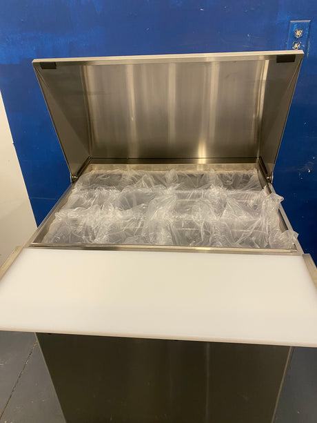 SFE 27” sandwich/ salad prep cooler mega top