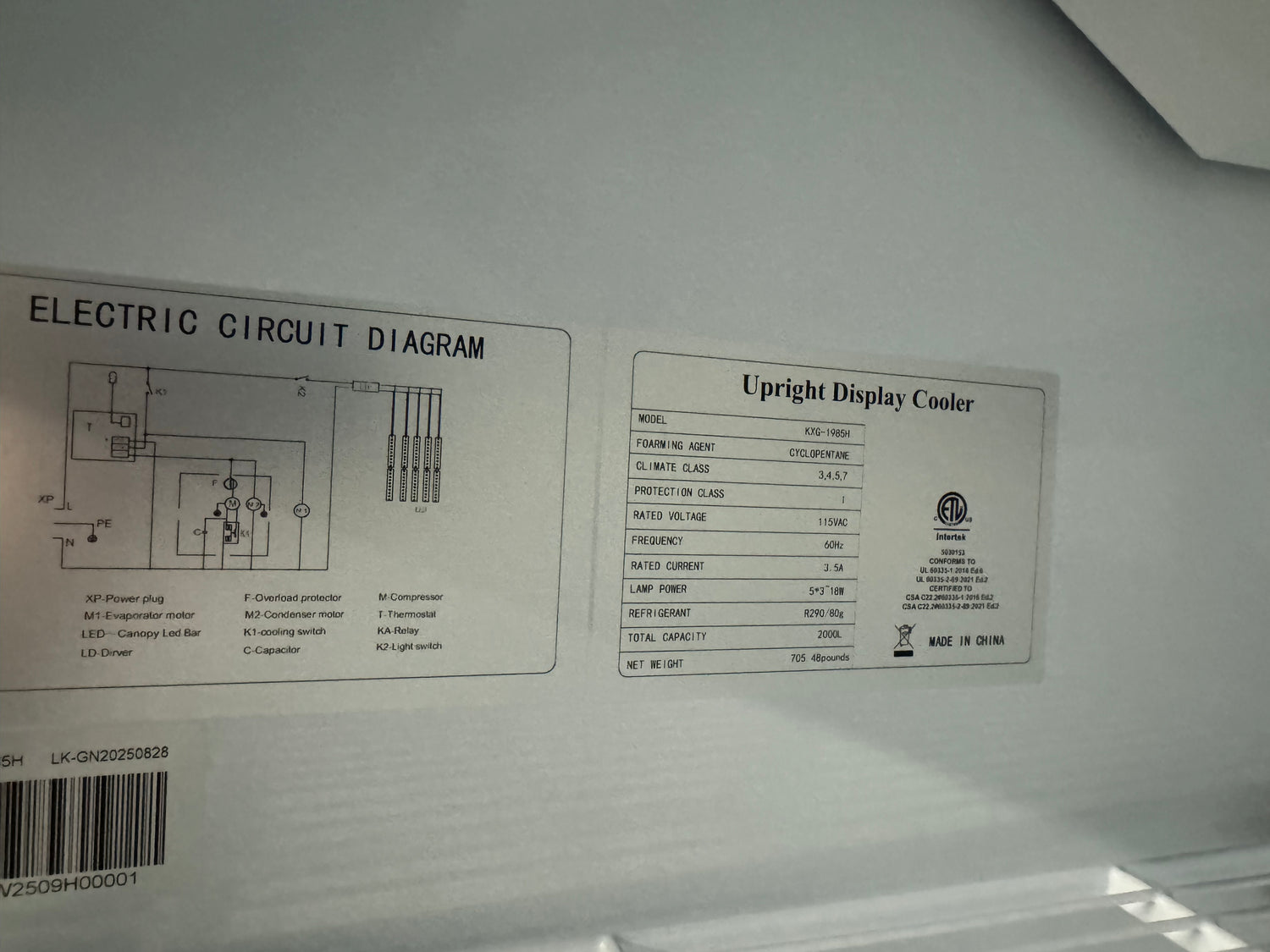 Self-closing 3-door glass display cooler with LED lighting