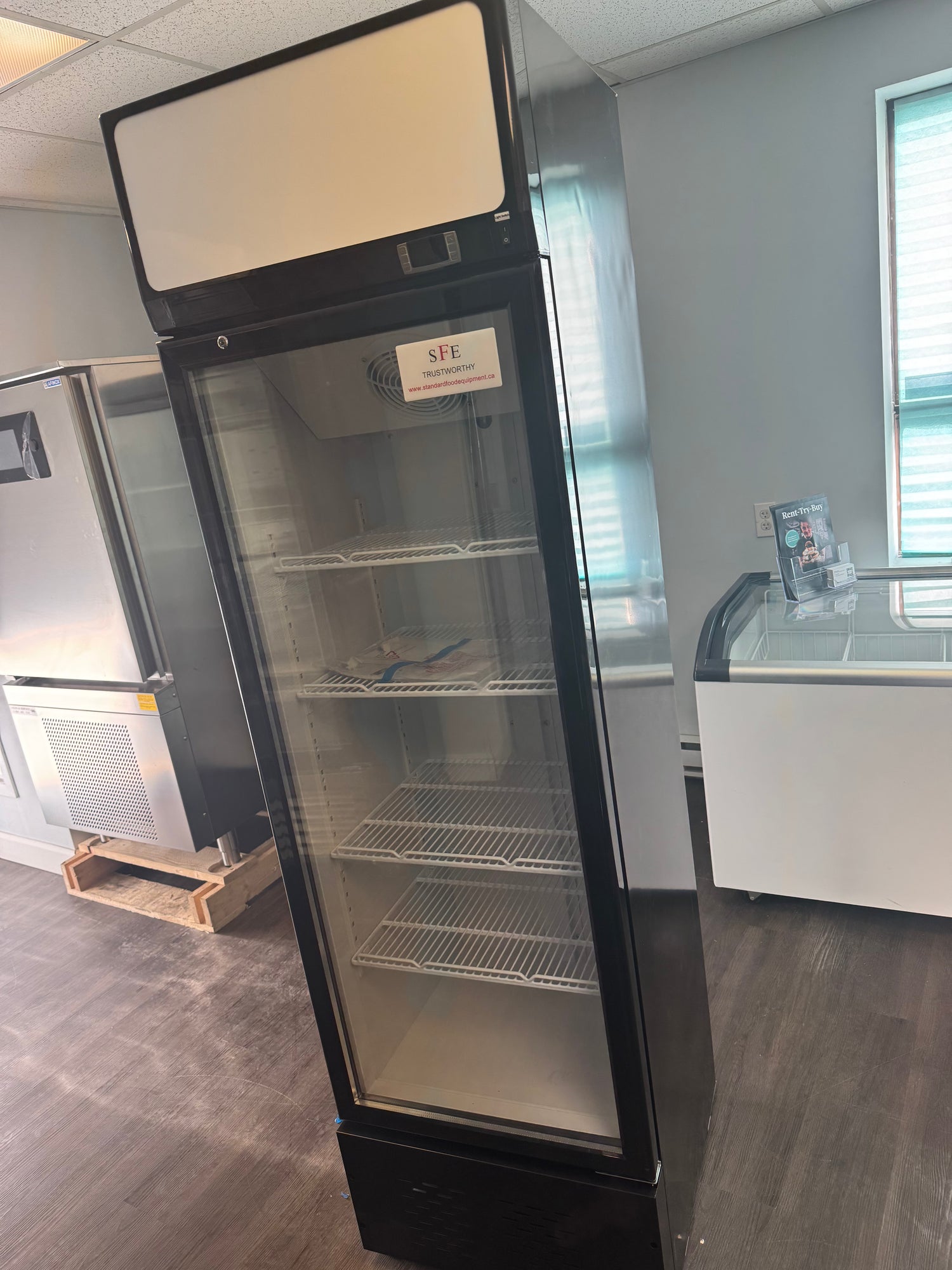 23” Single glass door merchandiser cooler with LED lighting and digital display